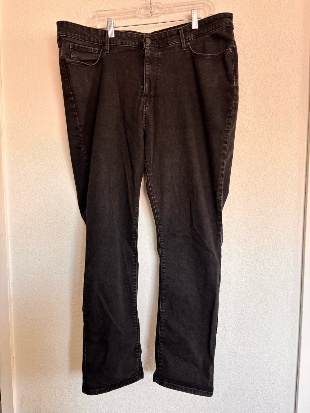 Signature by Levi Strauss Totally Shaping Straight Jeans | 22M (W36 x L32)
